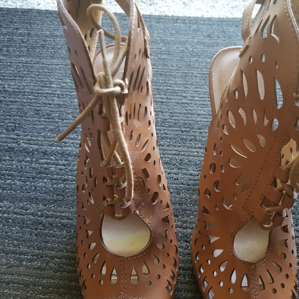 Shoes - Picture 2 of 3